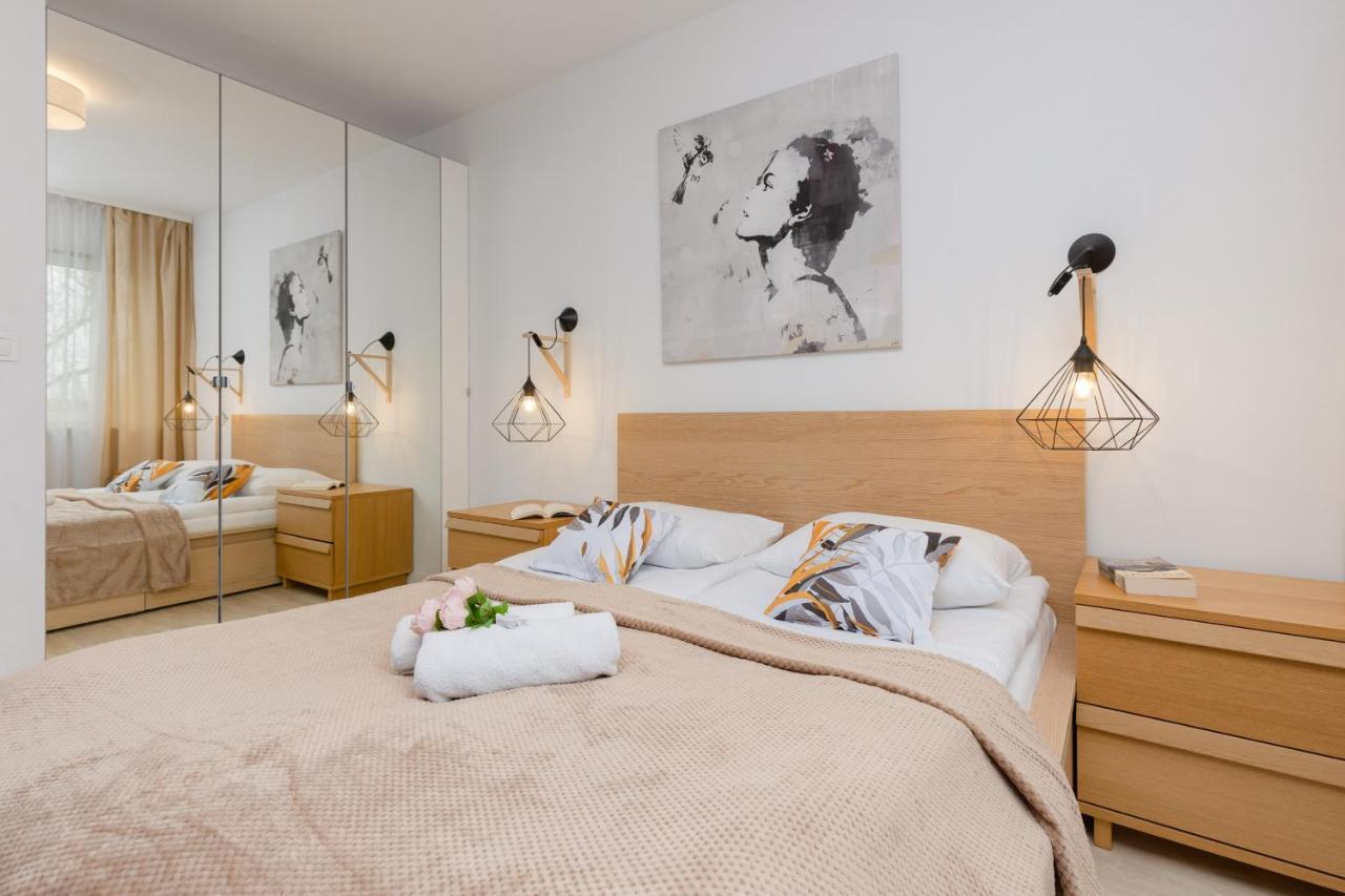 Warsaw Sokolowska One Bedroom Apartament By Noclegi Renters Bagian luar foto