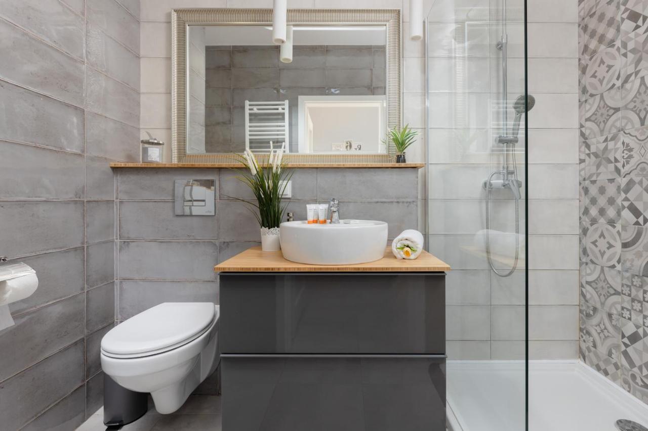 Warsaw Sokolowska One Bedroom Apartament By Noclegi Renters Bagian luar foto